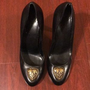 Gucci black pumps w Gold Heart Hardware